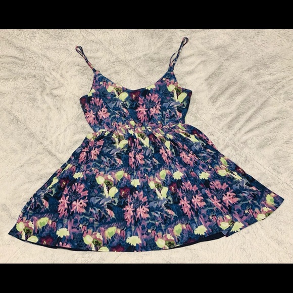 Beautiful Water-Color Painting Dress - Picture 2 of 3